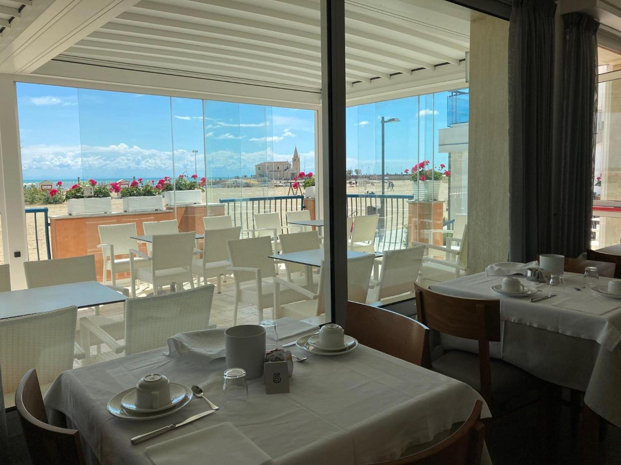 Hotel Giacomazzo Каорле Екстериор снимка