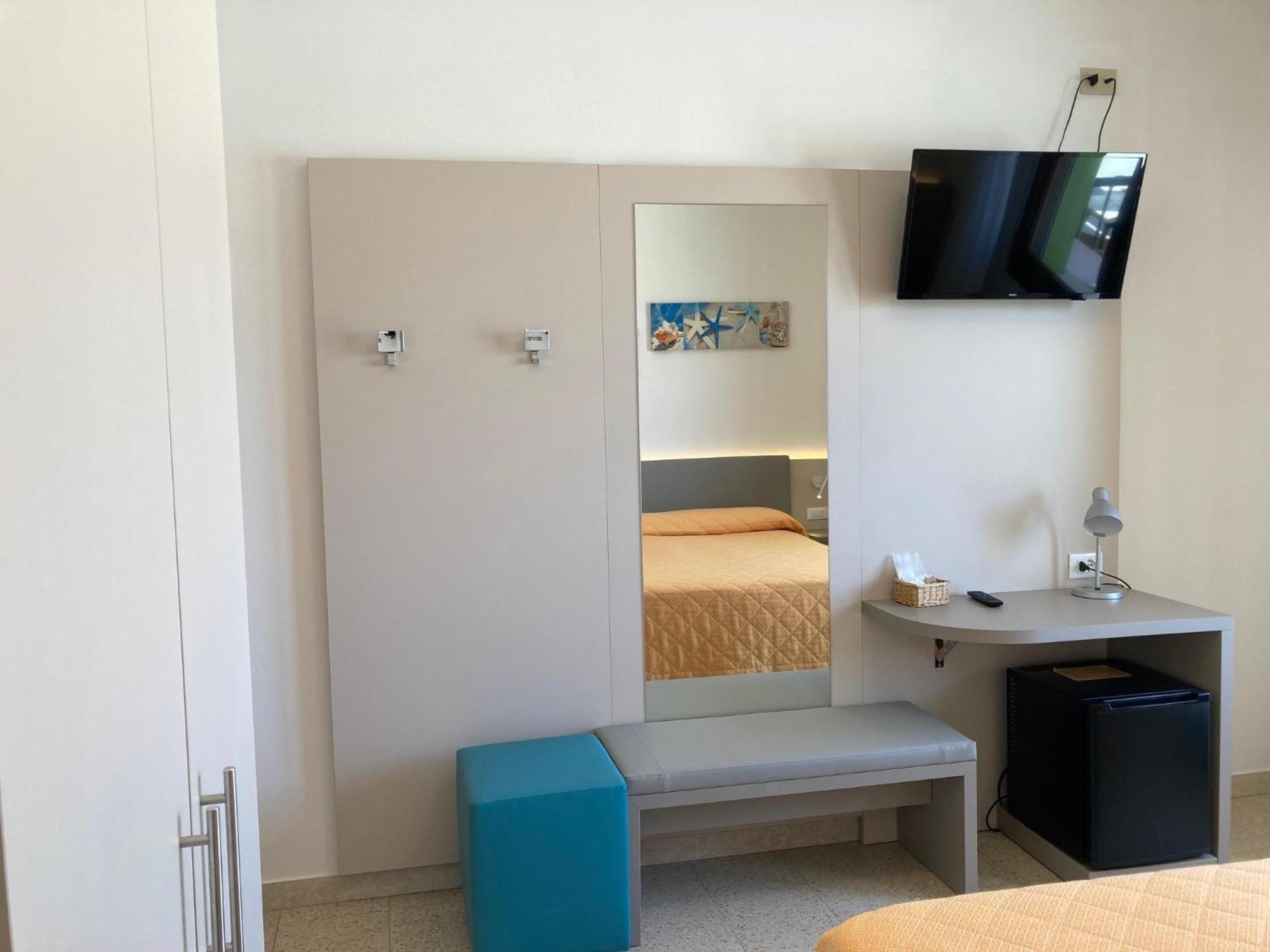 Hotel Giacomazzo Каорле Екстериор снимка