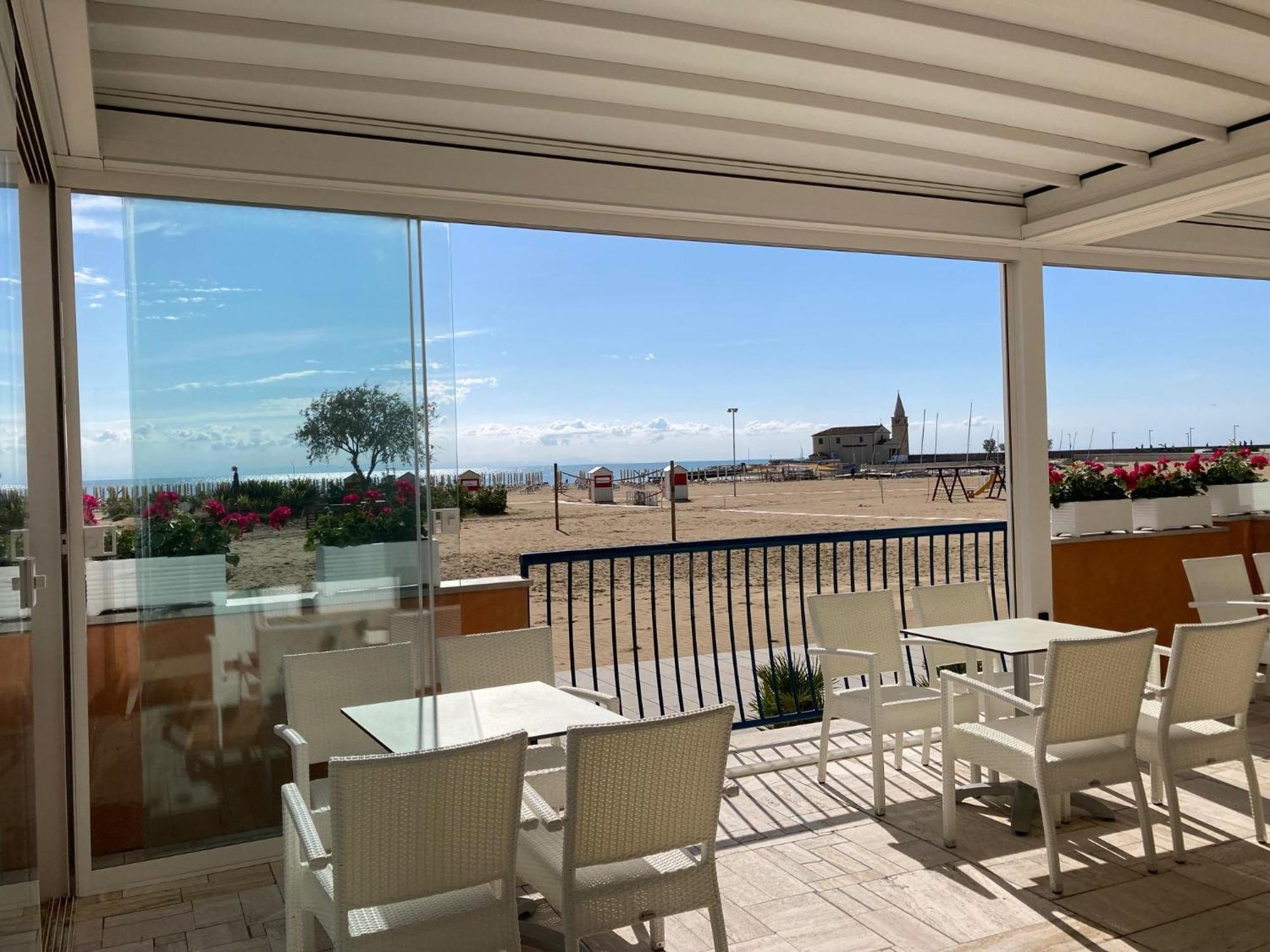 Hotel Giacomazzo Каорле Екстериор снимка