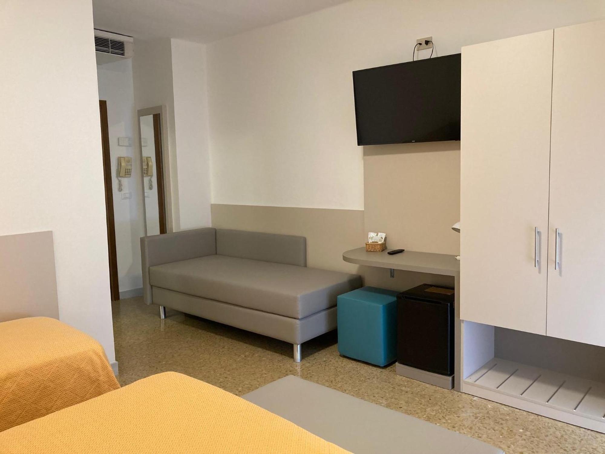 Hotel Giacomazzo Каорле Екстериор снимка