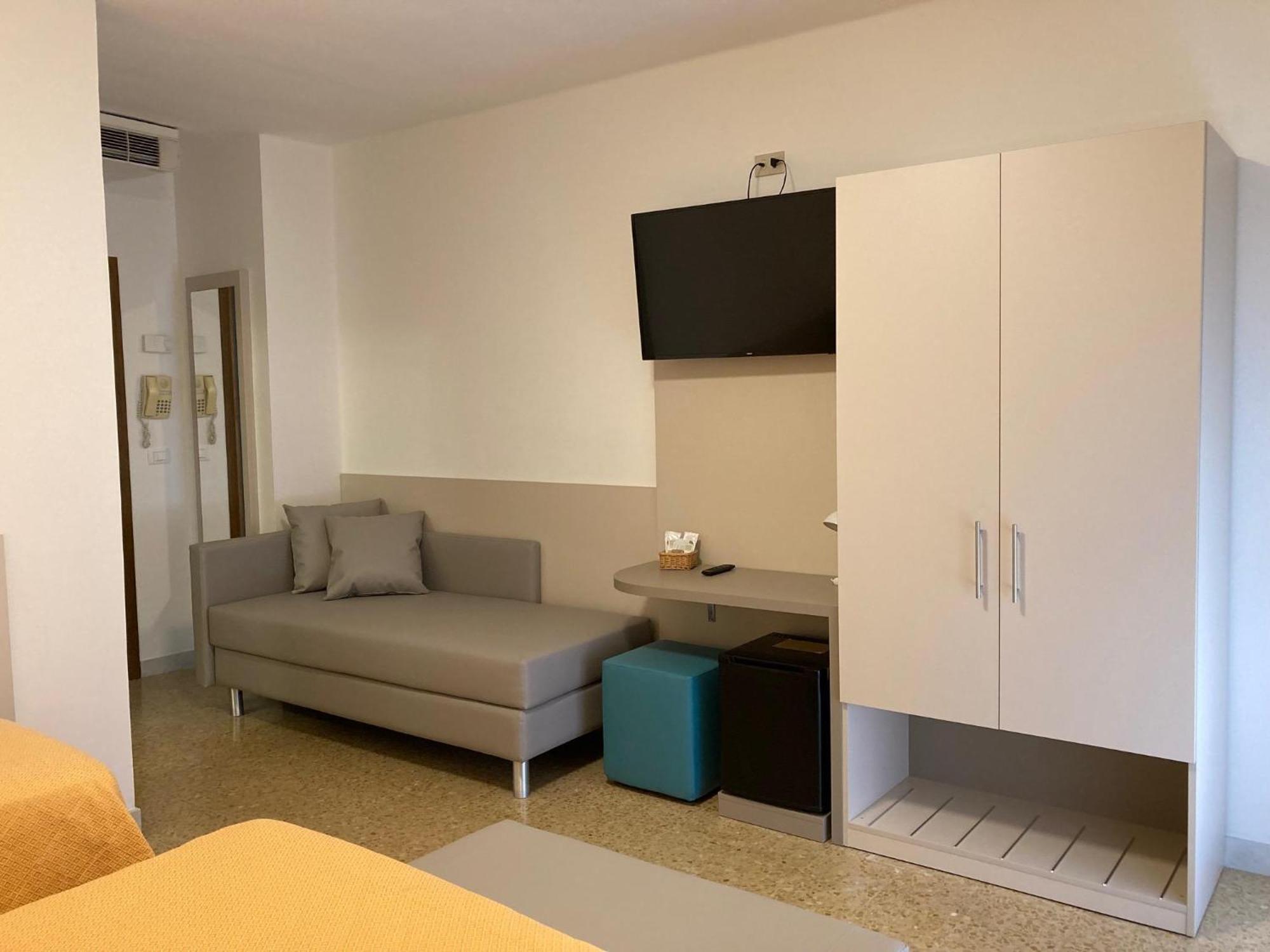 Hotel Giacomazzo Каорле Екстериор снимка