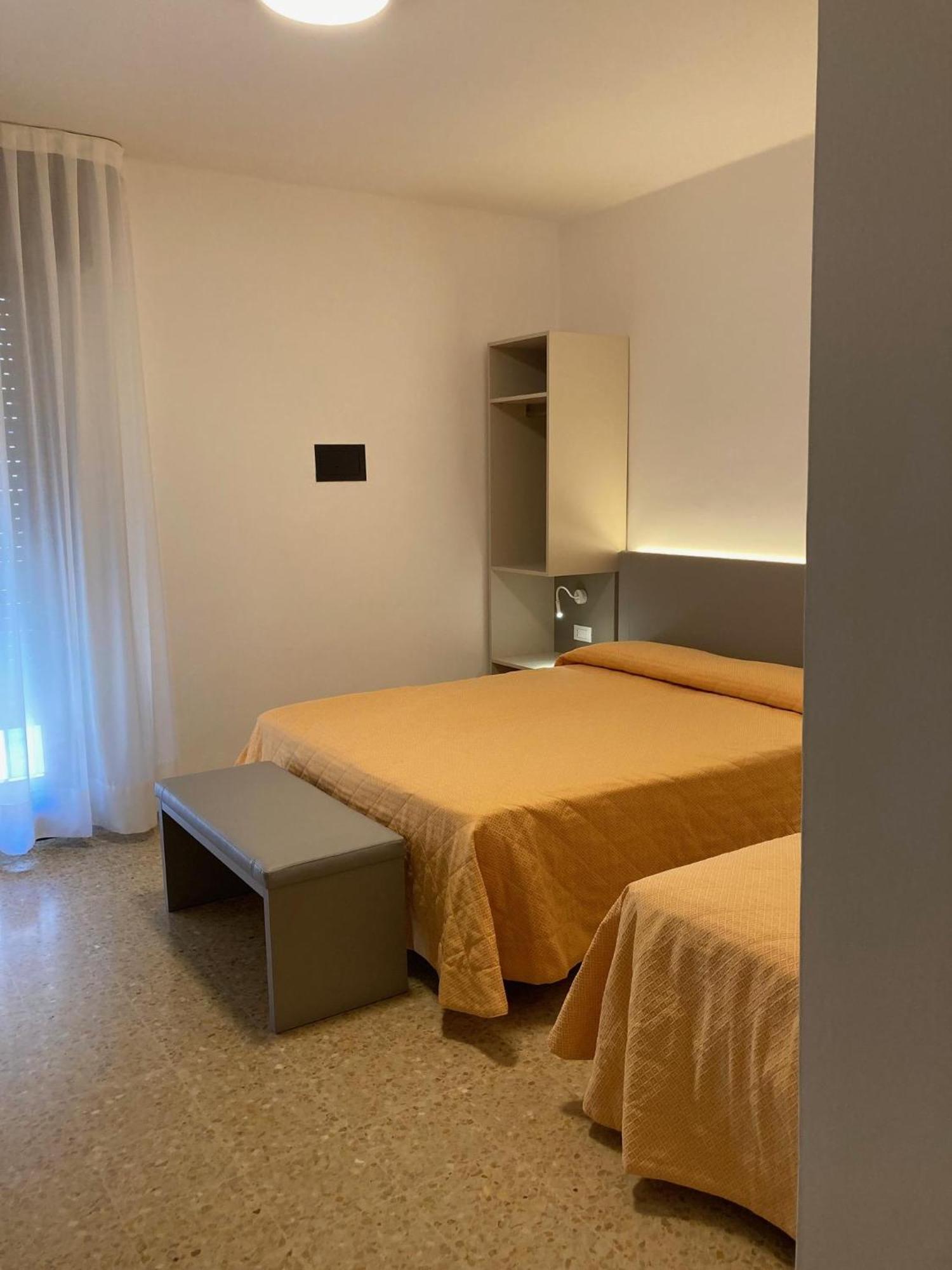Hotel Giacomazzo Каорле Екстериор снимка
