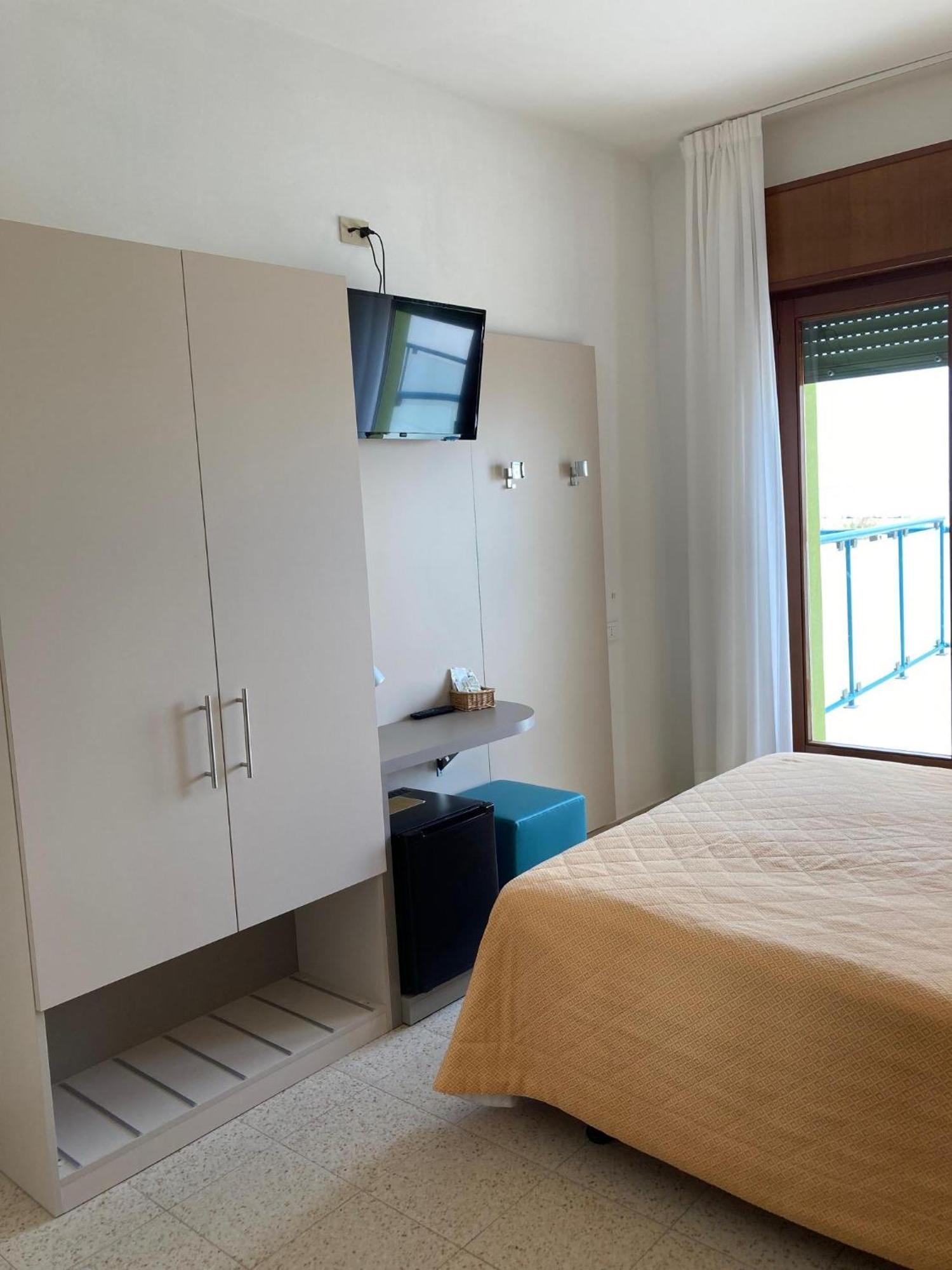 Hotel Giacomazzo Каорле Екстериор снимка