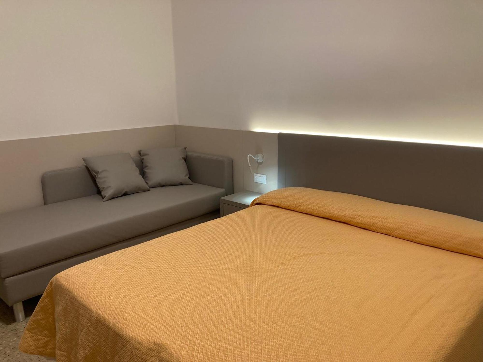 Hotel Giacomazzo Каорле Екстериор снимка