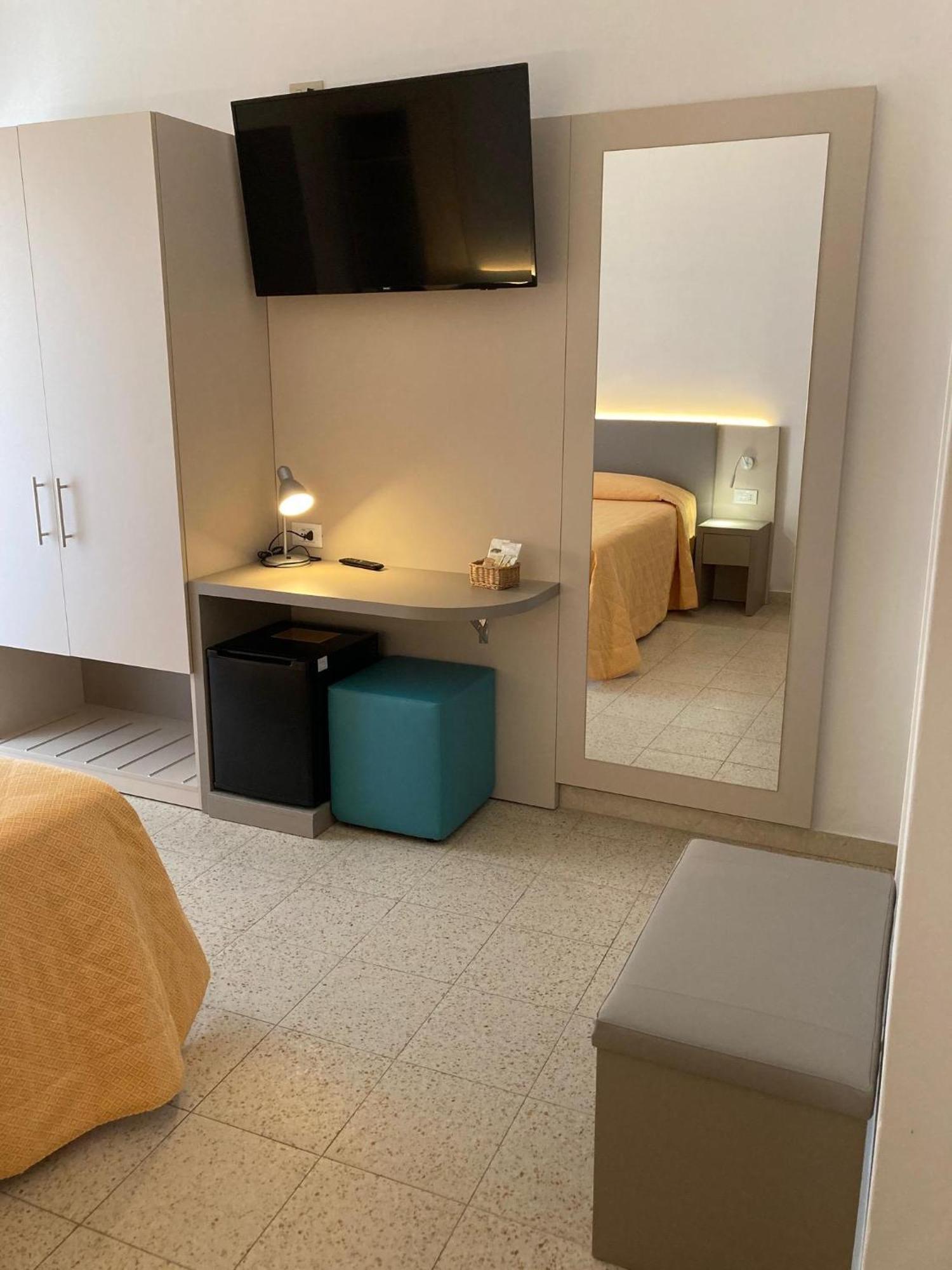Hotel Giacomazzo Каорле Екстериор снимка